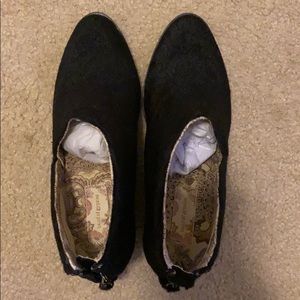 Black faux pony tusks